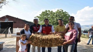 70 kadın üreticiye 700 saman balyası dağıtıldı