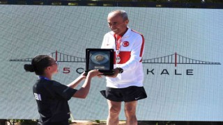 73 yaşındaki milli sporcu, madalya ve kupasını şehitlere adadı