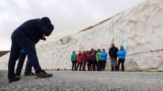 9 ilden Muşa gelen fotoğraf sanatçıları mayıs ayında metrelerce karı fotoğrafladı