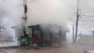 Abant Tabiat Parkıda yanan ev küle döndü