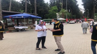 Adana polisinden mezarlıkta, AVMde, sokakta, yurtta KADES bilgilendirmesi