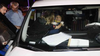 Adanada polis aracıyla otomobil çarpıştı: 4 yaralı