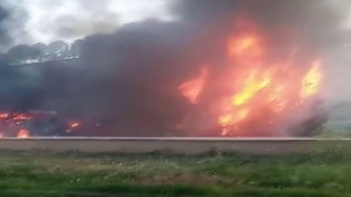 Adıyamanda yapay şelale alev alev yandı