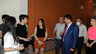 ADÜ Rektörü Aldemir, üniversite yemekhanesinde öğrencilerle bir araya geldi