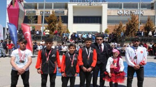 Ahlatta 19 Mayıs Atatürkü Anma, Gençlik ve Spor Bayramı coşkusu