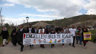 Ahlatta farkındalık yürüyüşü