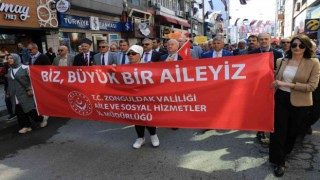 Aile haftasında dikkat çekmek için yürüdüler