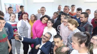 AK Parti Çorum İl Başkanı Ahlatcıdan özel çocuklara ziyaret