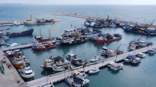 Akdenizde uluslararası sularda balıkçılara fırtına engeli
