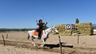 Akıncı Toyu Atlı Okçuluk yarışmasının ilk günü tamamlandı