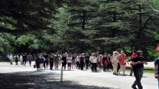 Akşehirde ilçe protokolü ve öğrenciler sağlık için yürüdü