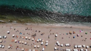 Alanya plajları bayram tatilinde yerli yabancı akınına uğradı