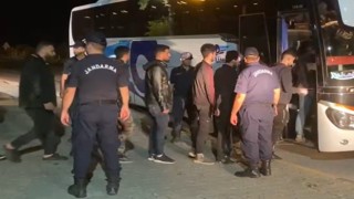 Alanyada yakalanan 36 kaçak göçmen İl Göç İdaresi Müdürlüğüne gönderildi