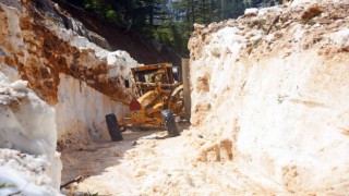Alanyanın karla kaplı Gökbel ve Çökele yayla yolu ulaşıma açıldı
