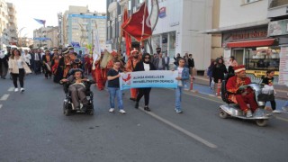 Aliağada onlarca kişi Engelliler Haftasında farkındalık için yürüdü