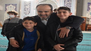 Alinur Aktaş 72 farklı ülkeden 350 öğrenciyle bayramlaştıktan sonra kahvaltı yaptı