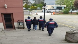 Alkol parası vermeyen babası ve babaannesinin kapısına ateş etti