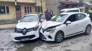 Alkollü araç kullanırken kazaya karıştı