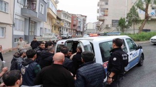 Alkollü sürücü yardıma gelen polislere saldırdı