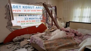 Ankarada öğrenci aracı evin duvarına çarptı: 11 yaralı
