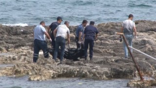 Antalyada deniz kenarındaki kayalık alanda ceset bulundu