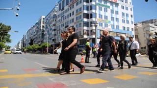 Antalyada yayalar kırmızı çizgi