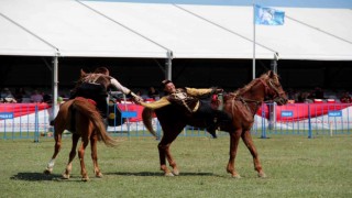 Antalyada Yörük Türkmen Festivalinde atlı görsel şov