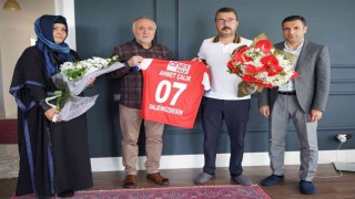 Antalyaspor ve Konyaspor başkanlarından duygulandıran Anneler Günü ziyareti