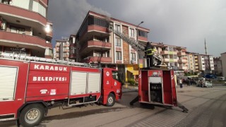 Apartman yangını büyümeden söndürüldü