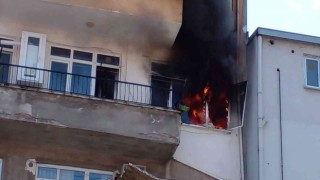 Apartmanın 4. katı alev alev yandı