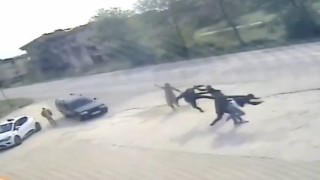 Araçlardan inip tekme tokat birbirlerine girdiler, o anlar kamerada