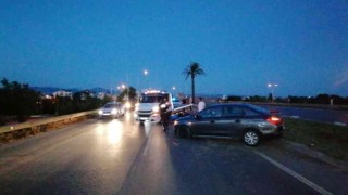 Arkadan çarptığı otomobil, refüjden atlayıp karşı şeride geçti