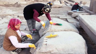 Arkeolojiye kadınlardan hassas dokunuş