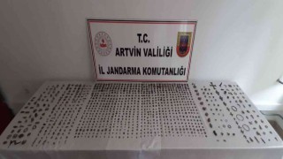 Artvinde durdurulan yolcu otobüsündeki yolcudan bin 21 tarihi sikke çıktı