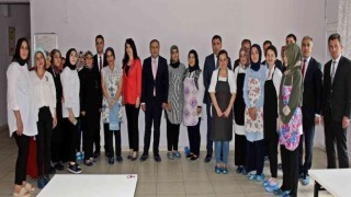 Aşçı yardımcılığı kursiyerleri hünerlerini sergiledi