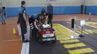 Ataşehirde anaokulu öğrencilerine trafik eğitimi