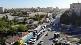 Ataşehirde yolu kilitleyen tır trafiği 10 gündür devam ediyor