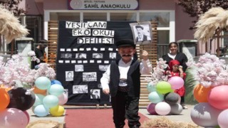 Atık malzemelerden ‘Yeşilçam defilesi