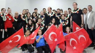Avrupa Şampiyonu olan Tekvando Milli Takımı yurda döndü