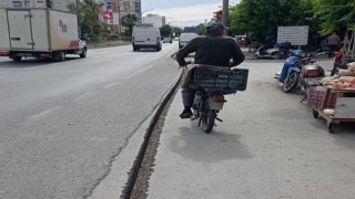 Aydında açık bırakılan çukur kazaya davetiye çıkarıyor