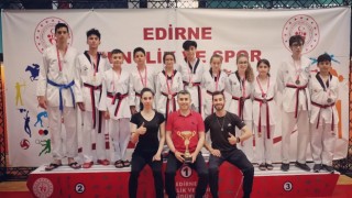 Ayvalıklı tekvandocular başarıya doymuyor