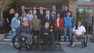 Ayvalıkta Kaymakam Yamandan engellilere kahvaltılı jest