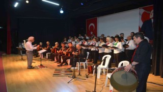 Ayvalıkta Türkülerle Türkiyem Bahar Konseri coşturdu