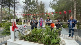 Baba Halisdemirden 15 Temmuz kahramanı oğlunun kabrine ziyaret