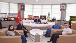 Bağlarlı ikiz kızlar kick boksta tarih yazdı