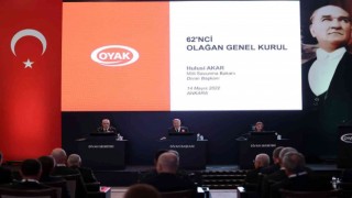 Bakan Akar, beraberindeki TSK komuta kademesi ile OYAK Genel Kuruluna katıldı