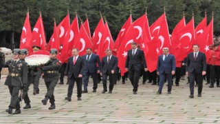 Bakan Kasapoğlundan Anıtkabire 19 Mayıs ziyareti