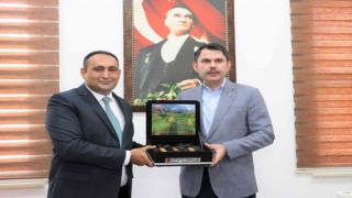 Bakan Kurum, Toroslar Belediye Başkanı Yılmaz ile buluştu