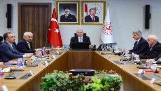 Bakan Soylu, göç ve uyuşturucu konularıyla ilgili 81 ilin valisiyle görüştü