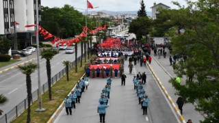 Balıkesirde gençler 19 Mayısı yürüyüşle kutladı